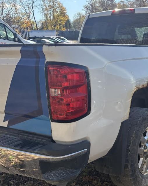 Use OEM RH Passenger Side taillight fits 2012-2015 Chevrolet Silverado 1500/2500/3500 2015 GMC Sierra 3500/Denali 3500