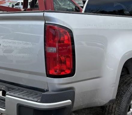 Used OEM RH Taillight fits 2015-2022 Chevrolet Colorado GM84630993