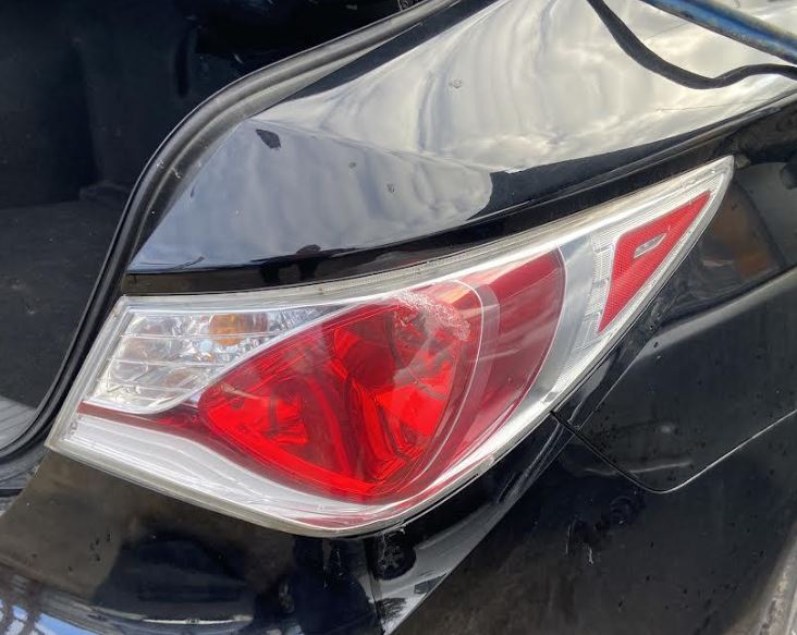 Used OEM RH Taillight fits 2011-2015 Hyundai Sonata 924024R050