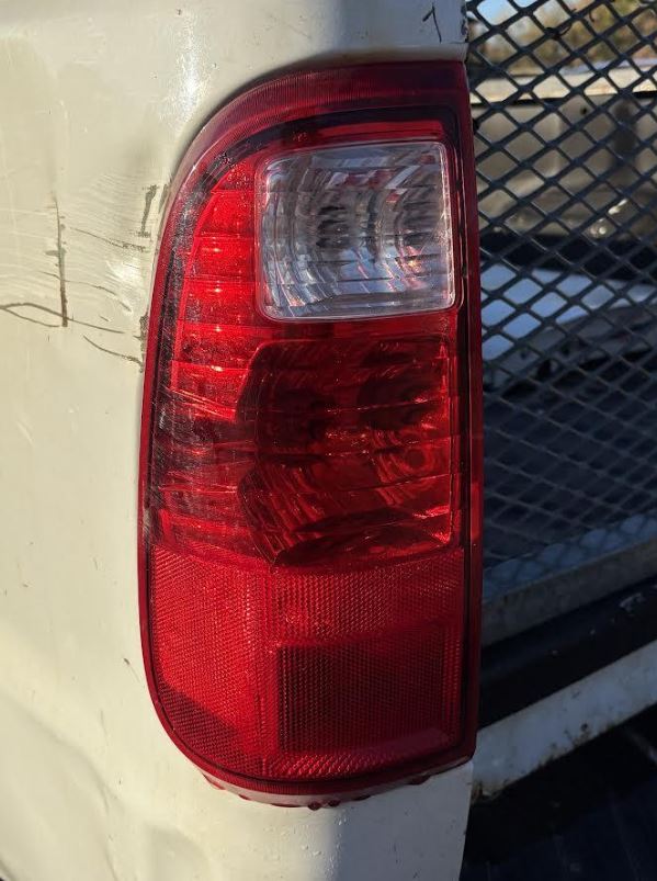 Used OEM LH Tail light fits 2008-2012 Ford F250 Regular, 2013-2016 Ford F250, 2008-2016 Ford F350 BC3Z13405A
