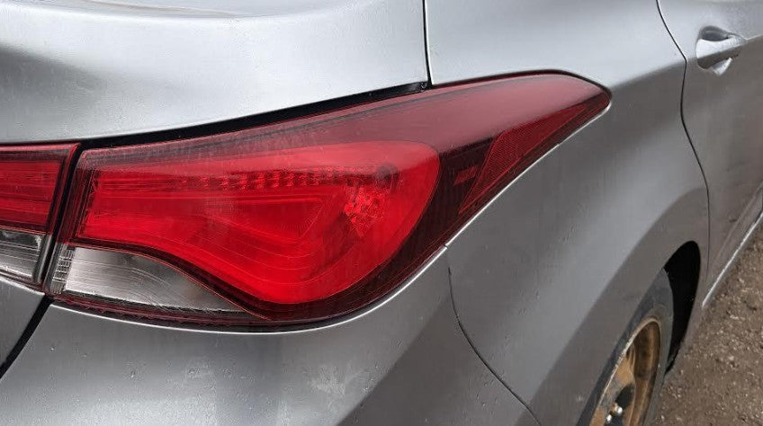 Used OEM RH Passenger Side Taillight fits 2014-2016 Hyundai Elantra 924023Y500