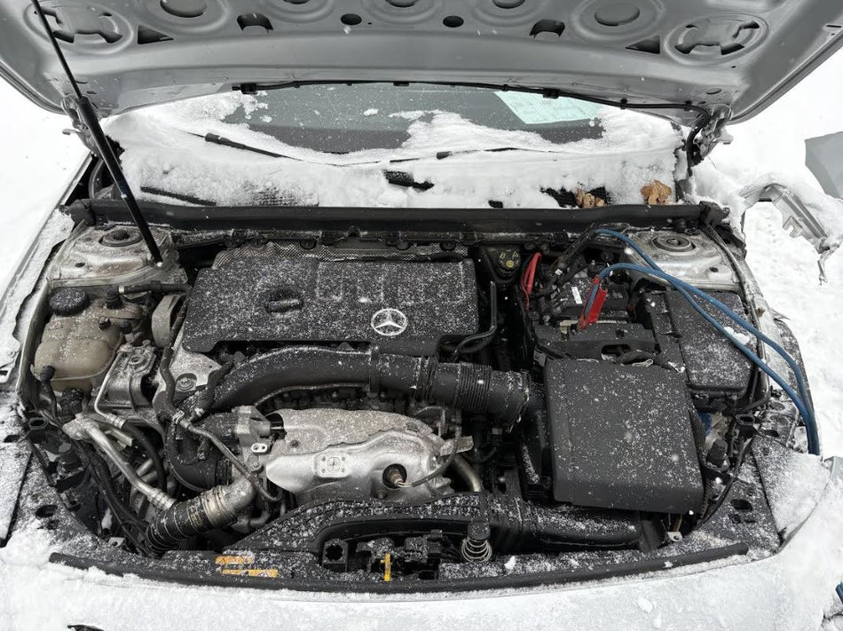 Compresseur de climatisation d'origine d'occasion compatible avec Mercedes Classe A (2019-2022), Classe CLA (2020-2023), Classe GLA (2021-2023) et Classe GLB (2020) - Référence : 0008304202